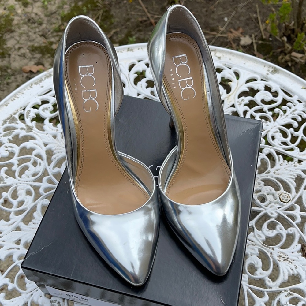BCBG Silver Jaze Pump Heel 9.5 d’Orsay Metallic